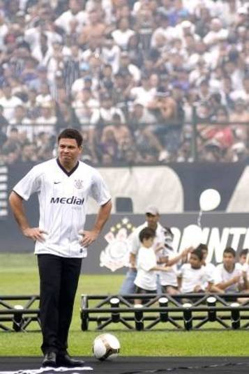 Desde que voltou da Série B, no fim de 2008, o Corinthians se acostumou a ter a contratação de pelo menos um medalhão por ano...