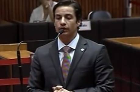 Deputado afirma que piloto usou aeronave sem autorização e que foi comunicado somente sobre transporte de pessoas
