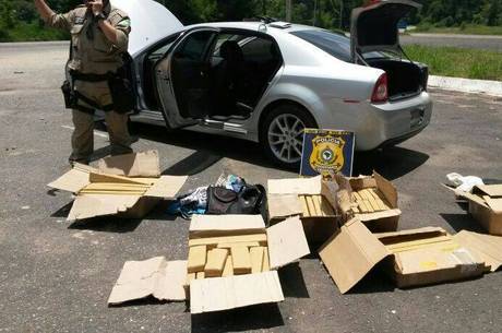 Motorista fugiu do local e deixou documentos para trás