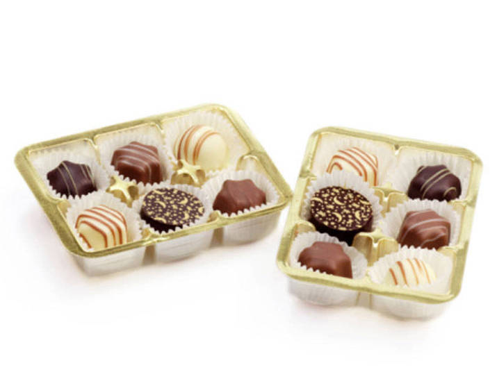 Já quem gosta de sabores mais amargos, semelhantes ao café, segundo a nutricionista, tem níveis baixos de dopamina e precisa de algo estimulante. Nesses casos, o paladar pode estranhar um pouco o sabor doce da alfarroba. Segundo especialistas, o ideal é consumir diariamente de 15 a 20 g, ou seja, um tablete pequeno ou 1 colher (sobremesa), que contém cerca de 32 kcal