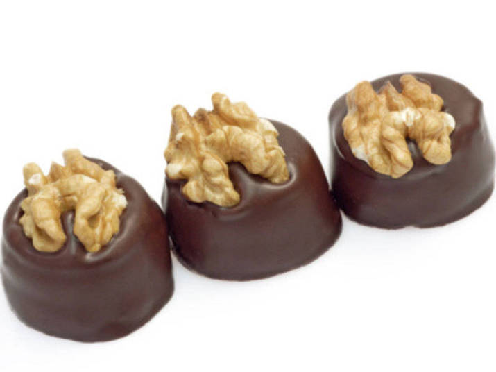 Locais especializados, que vendem produtos naturais costumam oferecer várias versões da alfarroba. Em barra, solúvel e até em suculentos bombons recheados. Que tal matar a vontade com receita de bolo de alfarroba com coco? Veja a receita