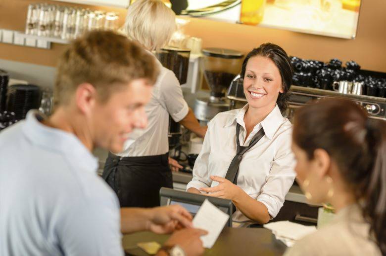 Com salário de R$ 10 mil, há duas oportunidades para trabalhar
como vendedor de materiais promocionais. Os selecionados para
os cargos serão responsáveis por visitas a clientes e vendas em displays. Para
preencher uma das vagas, é necessário ter experiência no ramoSaiba mais em R7 Empregos
