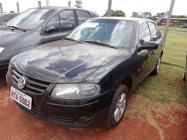 Em bom estado de conservação (aparentemente, pelo menos), o Volkswagen Gol 1.0 GIV 2008/2009 está
disponível no leilão para ser vendido a partir de R$ R$ 6.000. O automóvel não apresenta cobranças referentes a
dívidas no Detran