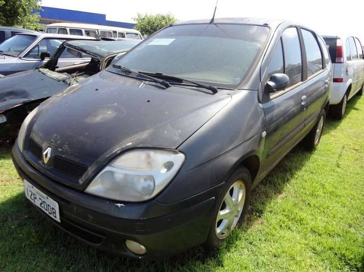Sempre quis ter um carro francês? O lote 22 do leilão disponibiliza um
Renault Scénic EXP 1.6, 2007/2008, que embora esteja um pouco maltratado (pintura do teto e do capô estão queimadas), está num preço tentador: R$ 6.500 o lance mínimo, ou cerca de um quarto do preço de tabela de R$ 27.520
