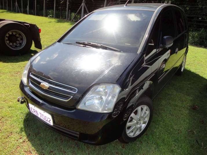 Sua família é grande? Sem problemas, no leilão também disponibiliza a minivan Chevrolet Meriva Expression pelo valor mínimo de R$ 6.500 — bem abaixo do preço médio da tabela FIPE, de R$ 31.631. Contudo, o comprador terá de arcar com pagamento atrasados de IPVA
(R$ 1.211,71), licenciamento do ano 2013 e multas (R$ 84,80)