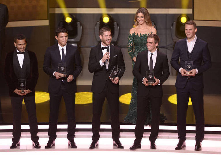 Diante da seleção ideal da Fifa, só deu Fernanda Lima no palco da premiação