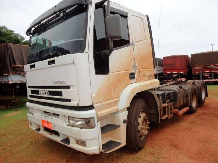 Pelo valor mínimo de R$ 31 mil, encontra-se também no leilão
um cavalo trator IMP/Iveco 2002/2002. O veículo não apresenta listagem de
débitos pendentes com o Detran