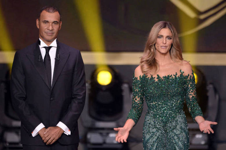 Após brilhar no sorteio da Copa do Mundo, a brasileira Fernanda Lima foi escolhida para apresentar a Bola de Ouro ao lado do ex-jogador holandês Ruud Gullit. Entre outras mil, Fernanda Lima é a mais amada da Bola de Ouro 2013