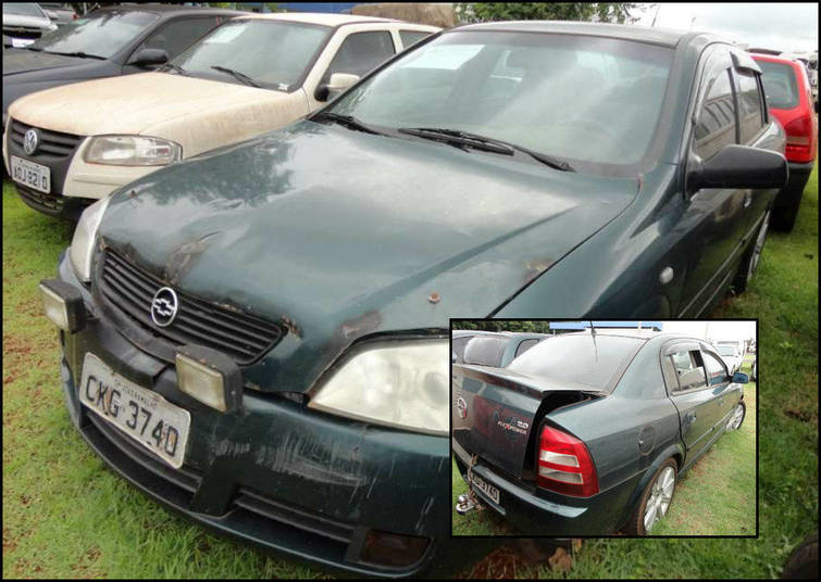 O Chevrolet Astra Sedan Confort 2004/2005, que pertence ao lote 12 do leilão, pode ser arrematado a partir de R$ 5.000, mas o comprador deverá arcar com débitos de IPVA (R$ 1.866,32) e
multas (R$ 180,20). Achou caro? O preço do modelo, segundo tabela FIPE (Fundação Instituto de Pesquisas Econômicas), custa um pouco mais: R$ 22.144 