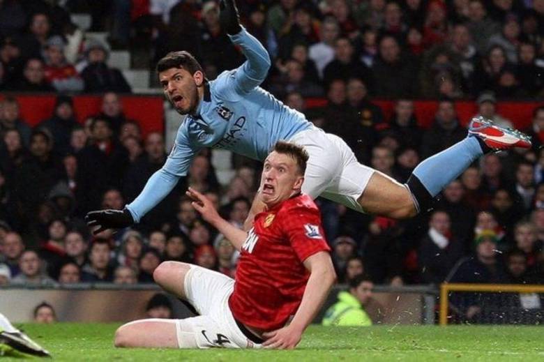 Quem saiu mais feio na foto: Aguero ou Jones?