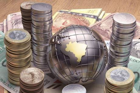 Para 2015, a estimativa de expansão se manteve em 2%