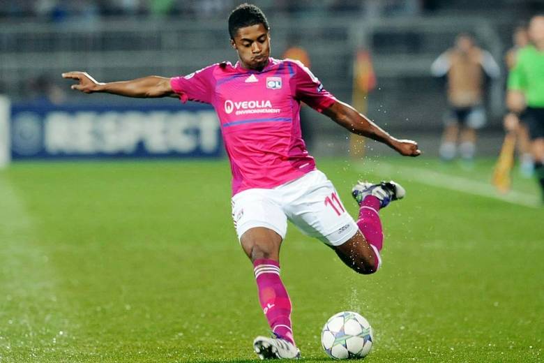 Na França, além do Evian, o Lyon também usa o rosa de vez em quandoSaiba tudo sobre esportes! Acesse R7.com/esportes