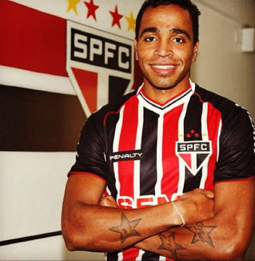 Compatriota de Martin Silva, o lateral Alvaro Pereira é o novo reforço do São Paulo para o lado esquerdo. O jogador estava na Inter de Milão, da Itália, e engrossa a lista de ídolos celestes no Morumbi