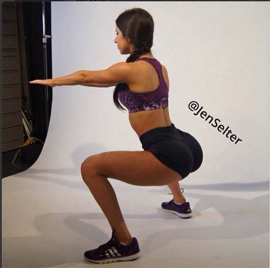 Além disso, a gata fez diversos ensaios explicando sobre sua rotina de fitness e incentivando as pessoas a terem hábitos mais saudáveis Além disso, a gata fez diversos ensaios explicando sobre sua rotina de fitness e incentivando as pessoas a terem hábitos mais saudáveis