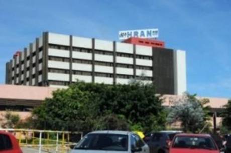 Segundo a família, o bebê morreu porque não foi tirado da barriga da mãe por meio de cesariana