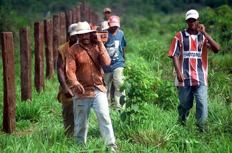 O terceiro Estado com maior número de registros de trabalhadores em estado de escravidão é Goiás,
8,46%. A maioria dos casos de trabalho escravo acontece em fazendas, carvoarias
e plantações