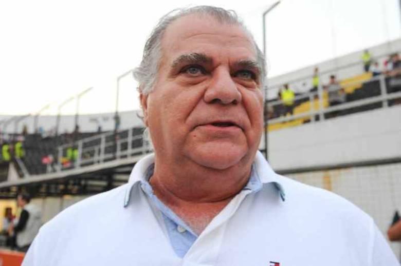 Com o déficit de R$ 40 milhões no
ano de 2013, a dívida total do clube saltou para R$ 190,4 milhões. Os números
preocupam os santistas. Com as eleições marcadas para o fim do ano, a oposição
pressiona o presidente Odílio Rodrigues