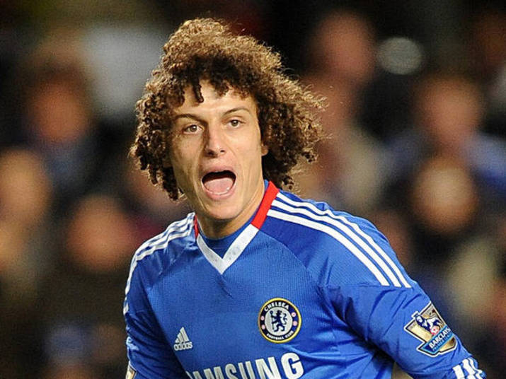 David Luiz lançou moda na Inglaterra com sua cabeleira volumosa. Zagueiro do Chelsea, o jogador foi revelado pelo Vitória