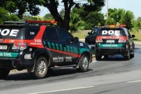 Viaturas fizeram a transferência dos detidos para o Complexo Penitenciário da Papuda na manhã desta segunda-feira (3)