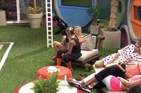 Vanessa intima Clara para malhar