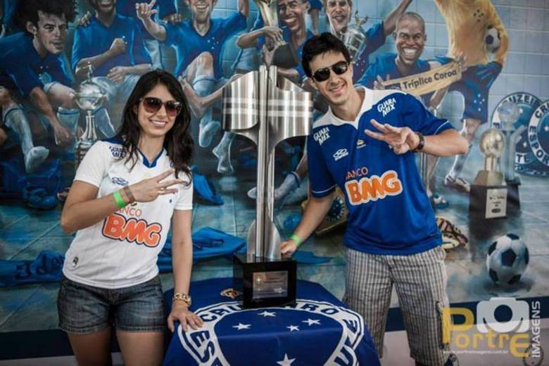 Os torcedores comuns puderam tirar fotos com a taça do Brasileirão e se divertiram ao conhecer o local de trabalho dos ídolos