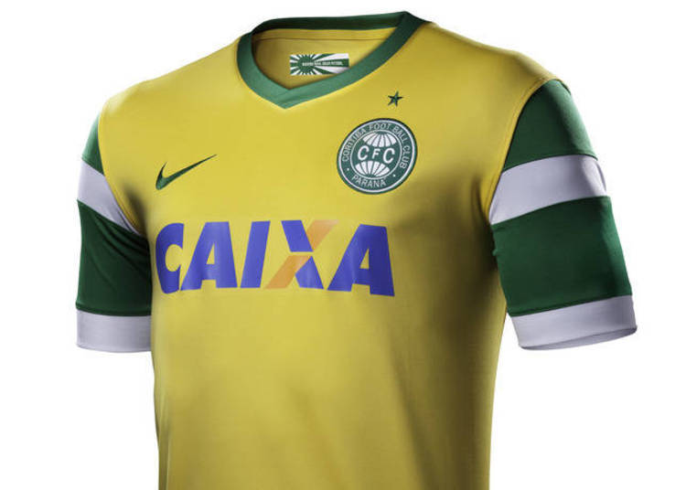 Assim como o Santos, o Coritiba mantém as cores tradicionais do clube com mais evidência. No caso do Coxa, o verde fica em toda a manga