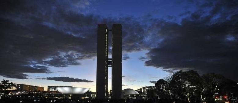A previsão do tempo para este domingo (9) é de céu claro e predomínio de sol longo do dia. A temperatura prevista é de 12°C a 26°C e a umidade relativa do ar deve variar entre 17% e 57%