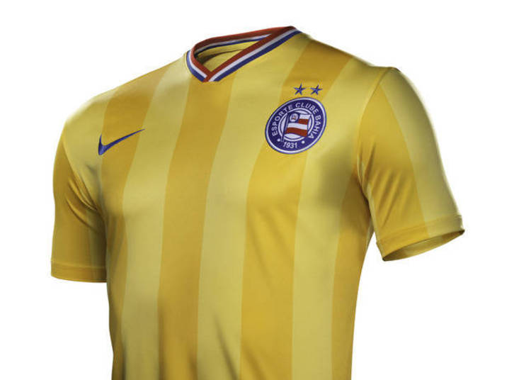 Em termos de design, o uniforme do Bahia inova com linhas verticais em dois tons de amarelo. O vermelho, branco e azul clássicos estão destacados na gola em ‘V’ do Esquadrão de Aço
