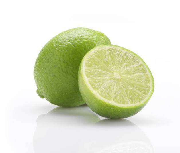 Inserir suco de limão na dieta é uma opção valiosa: segundo estudos, ele ajuda a quebrar o acúmulo de gordura!