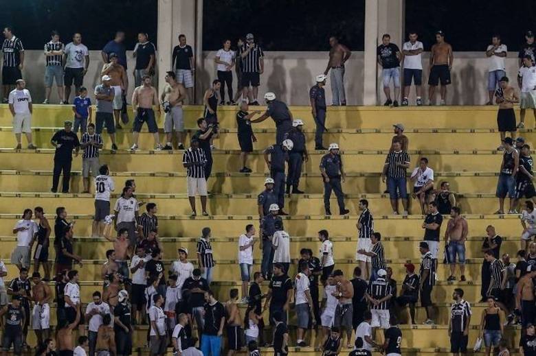 As organizadas do Timão queriam impor uma ordem para que nenhum dos torcedores gritasse o nome do time até o momento em que eles autorizassem 