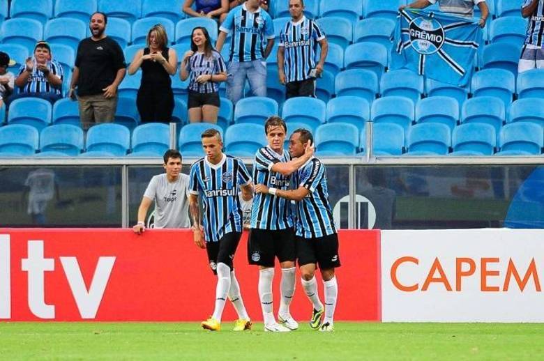 

Quem está vivendo um longo período sem títulos é o Grêmio. O
Imortal Tricolor, como é conhecido, conquistou o seu último título em 2010, mas,
foi um Campeonato Gaúcho. O último título de expressão do Grêmio foi a Copa do
Brasil de 2001. Desde lá já se passaram 13 anos...

