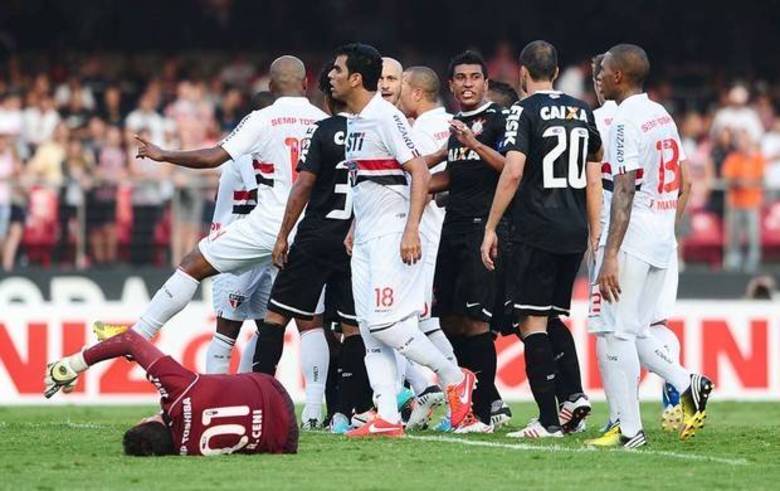 Além de cometer a penalidade máxima (convertida pelo próprio
Pato), o goleiro acabou se lesionando