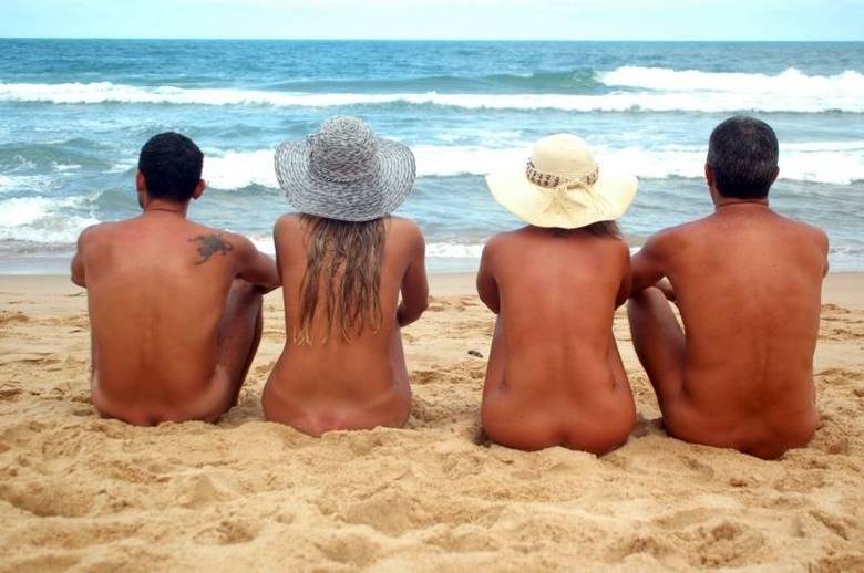 A praia do Pinho entrou para a lista das melhores praias de nudismo em 2004, em 5° lugar 