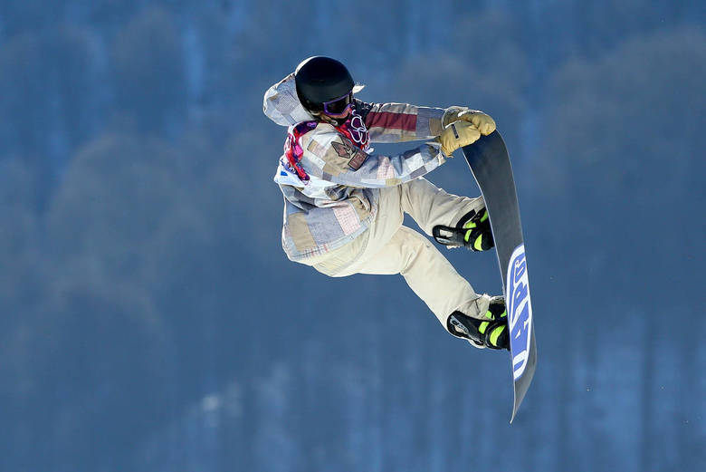 A primeira medalha de ouro dos Jogos Olímpicos de Inverno ficou com o norte-americano Sage Kotsenburg. Aos 20 anos, o atleta superou o favoritismo dos canadenses e levou a melhor na disputa do snowboard, categoria slopestyle. Leia mais
