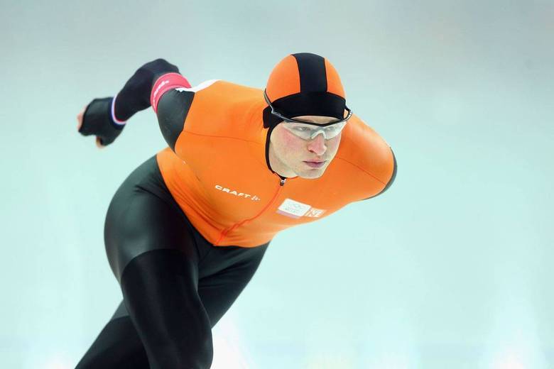 O holandês Sven Kramer quebrou o primeiro recorde olímpico dos Jogos de Sochi ao registrar o tempo de 6m10s76 e conquistar o bicampeonato dos 5 mil metros de patinação na velocidade. Leia mais