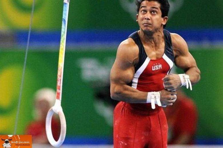 O cara pode estar se concentrando pra encarar as argolas, mas não parece que ele tá se preparando pra fazer salto com vara? O cara pode estar se concentrando pra encarar as argolas, mas não parece que ele tá se preparando pra fazer salto com vara?