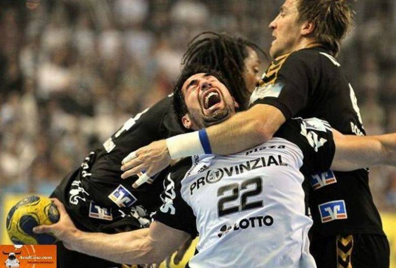 É pra tirar a bola do cara ou serve se arranca a cabeça? É pra tirar a bola do cara ou serve se arranca a cabeça?