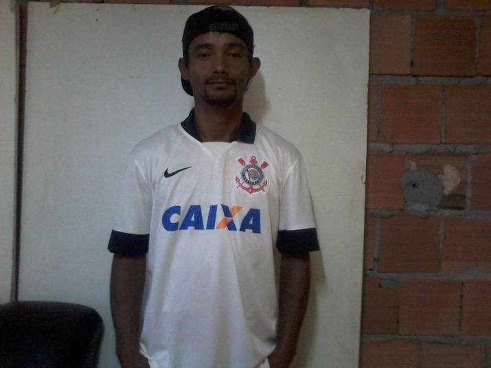 Heberson trabalha de ajudante de serviços gerais no turno da madrugada. No dia da entrevista, ele afirmou que ainda não havia recebido o primeiro pagamento, mas que já estava cheio de planos. — Agora eu posso levar meus filhos para comer um sorvete, passear. Eu quero ajeitar toda a minha vida, estar com tudo em ordem para quem sabe um dia arrumar uma companheira