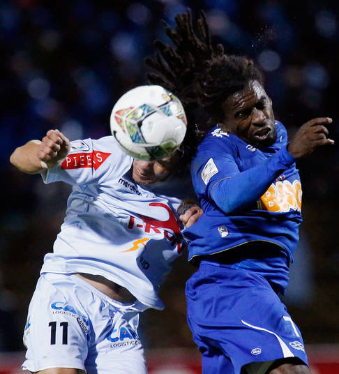 Na noite da última quarta-feira (12), o Cruzeiro perdeu para o Real Garcilaso por 2 a 1 na estreia da Libertadores. Porém, o resultado ficou em segundo plano após a atitude deplorável de alguns torcedores, que imitavam um macaco toda vez que Tinga, volante da equipe mineira, pegava na bola Na noite da última quarta-feira (12), o Cruzeiro perdeu para o Real Garcilaso por 2 a 1 na estreia da Libertadores. Porém, o resultado ficou em segundo plano após a atitude deplorável de alguns torcedores, que imitavam um macaco toda vez que Tinga, volante da equipe mineira, pegava na bola