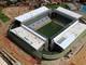 As obras da Arena em Cuiabá sofreram um grande abalo após o incêndio que atingiu o subsolo do estádio em outubro do ano passado. O acidente adiou a entrega da sede mato-grossense, mas em 2014 os trabalhos foram acelerados e a obra já está 95% concluída. Atualmente, os operários trabalham na finalização do acabamento da cobertura das arquibancadas, que prezam pela sustentabilidade: de acordo com a construtora, a cobertura escolhida 'tem durabilidade e resistência a rasgos, perfurações, puncionamento, raios UV, exposição às ações climáticas, degradação, ozônio, produtos químicos e a abrasão'.&nbsp;No entanto, uma reportagem da agência Reuters revelou que o incêndio pode ter causados danos estruturais no estádio que poderiam inviabilizar a realização da Copa do Mundo no Estado