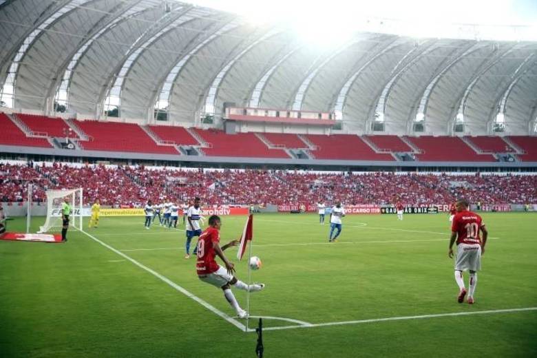 No Beira-Rio, um dos mais belos estádios reformados para a Copa 2014, a atração ficará por conta de Internacional e Sport. O time gaúcho entra com a obrigação de vencer após tropeçar contra o Cuiabá, pela Copa do Brasil