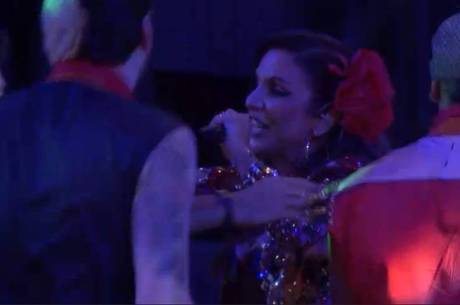 Ivete Sangalo foi cumprimentar os confinados