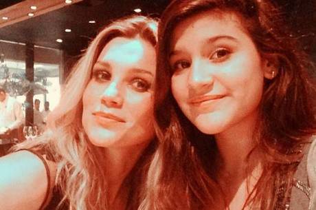 Flávia Alessandra e Giulia Costa são muito companheiras