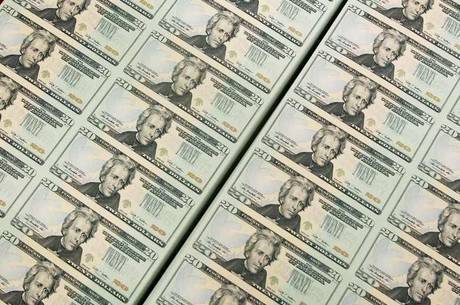 Na máxima dessa sessão, o dólar chegou a R$ 2,2240