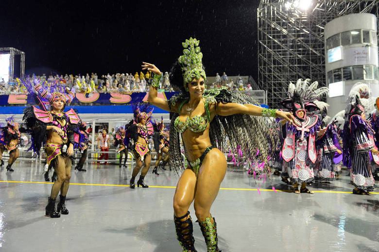 Helena Soares saiu pela X-9 Paulistana