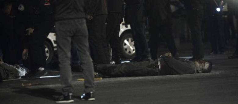 Um dos homens, que atacou a estação de Kunming, foi atingido pelas forças policiais<br />