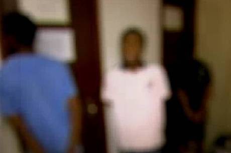 Adolescentes criticaram viaturas dos militares