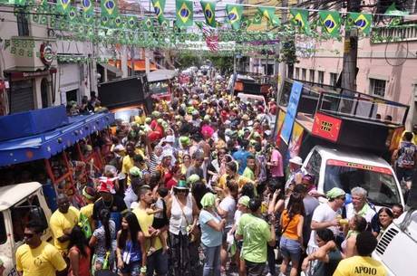 Ruas do Bixiga, no centro de São Paulo, foram lotadas por foliões