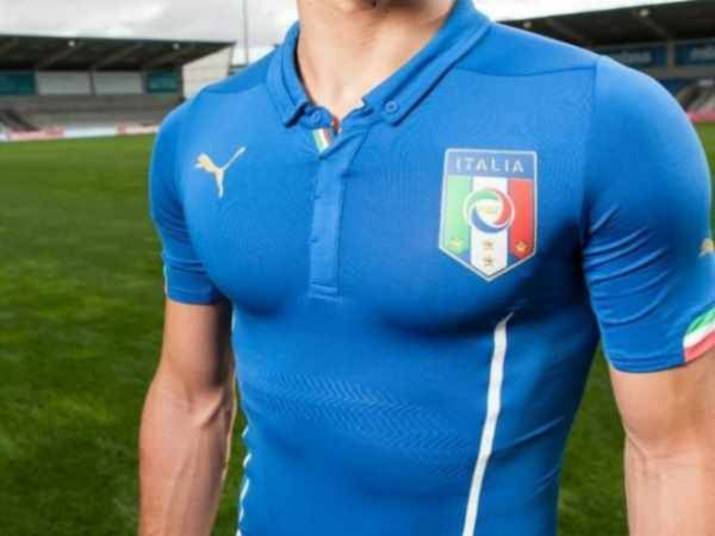 O material será produzido pela Puma e traz, além do azul tradicional, gola polo e traços na cor branca