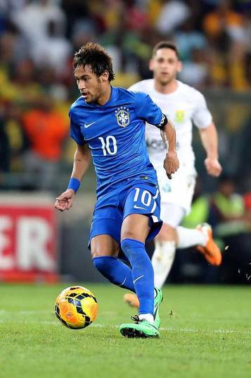 No apagar das luzes, Neymar ainda deixou mais um. Dessa vez de cabeça, o atacante do Barcelona marcou o terceiro gol seu na partida e o quinto  da seleção, que venceu a África do Sul por 5 a 0